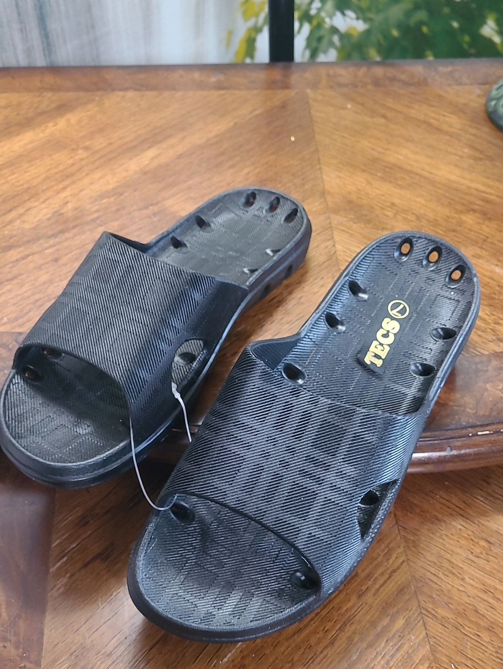 New! Tecs Womens 7 classic open toe slip on black slide sandals